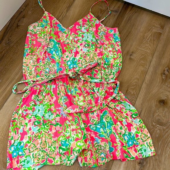Lilly Pulitzer romper with tie belt - Picture 2 of 3